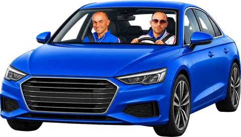 Pierluigi e Danny a bordo di un’auto, pronti a portarla a destinazione