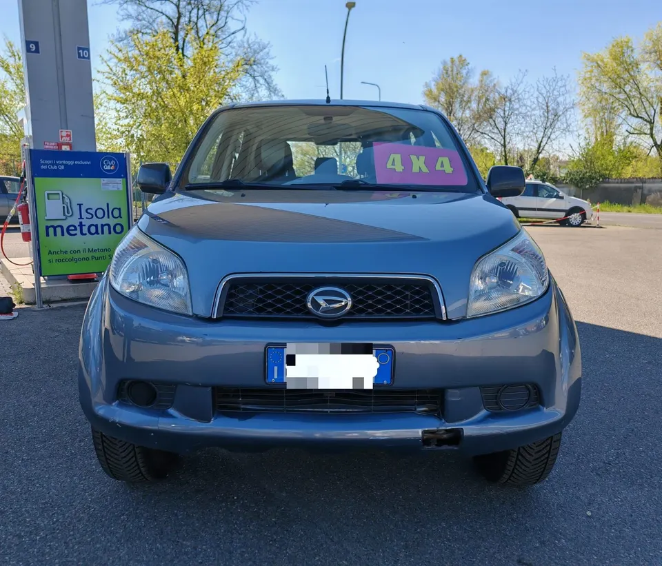Daihatsu Terios 1.3 4WD SX, grigio, vista tre quarti anteriore