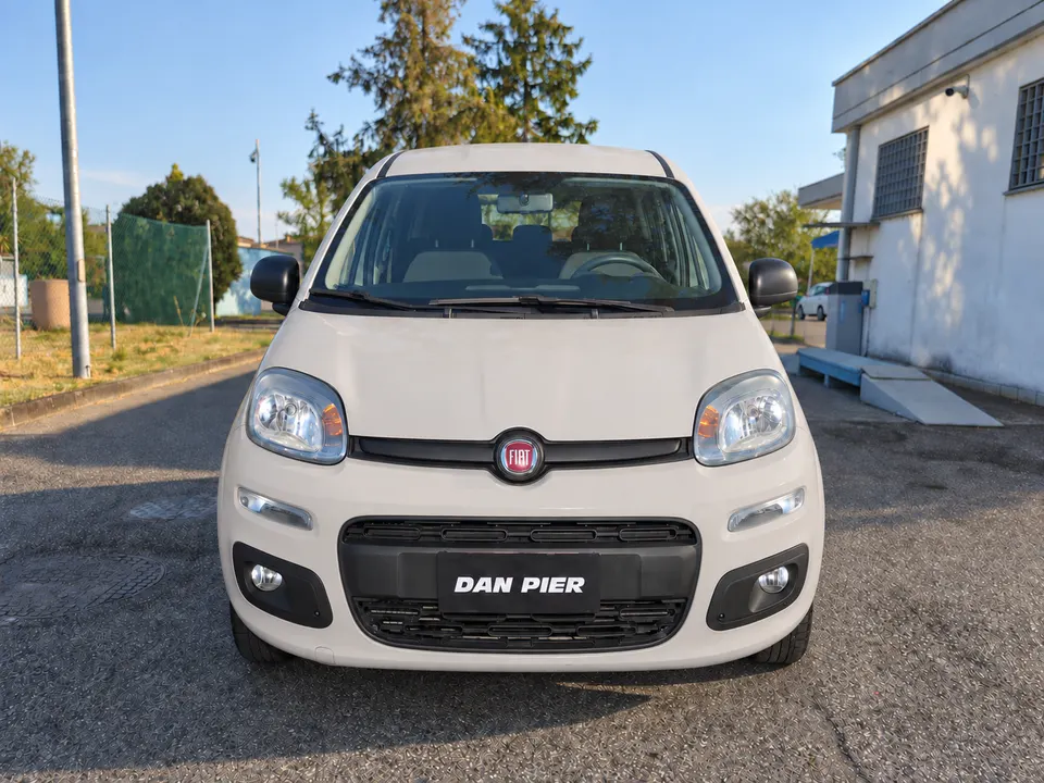 Fiat Panda 3, nocciola, vista tre quarti anteriore