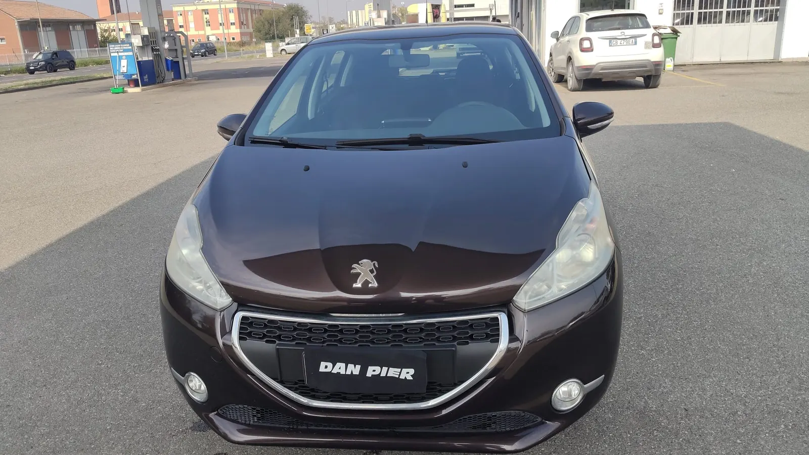 Peugeot 208, vista tre quarti anteriore